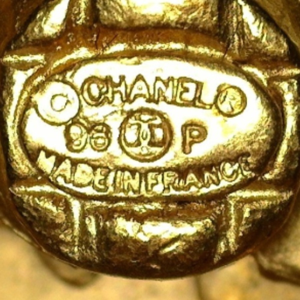 CHANEL Gold Earrings - Picture 4 of 4